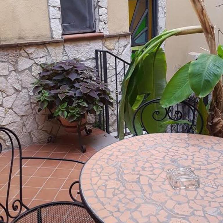 Hotel Sangiuliano 132 centro storico Catania - Family Room with Patio - Split Level - 18