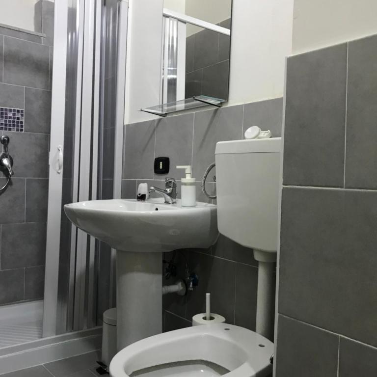 Cisterna’s house - Camera Matrimoniale con Bagno Privato - 9