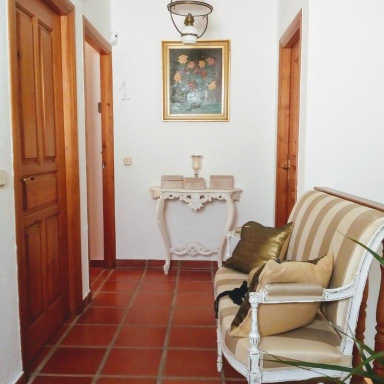 Villa CaraVane - Habitación Doble Deluxe con balcón y vistas a la piscina - 16
