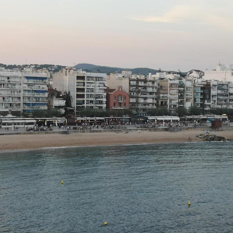 APARTAMENTO CON WIFI Y PISCINA EN BLANES FRENTE A LA PLAYA - Costa Brava - Apartamento de 2 dormitorios - 30