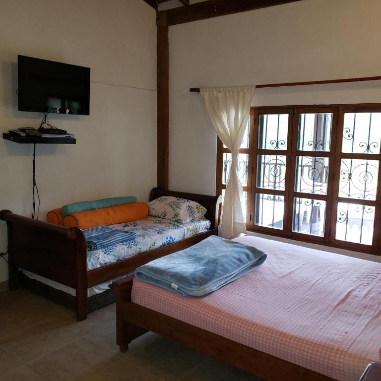 Beautiful Lake View Villa. Lake Access & Near Town - Villa - 16