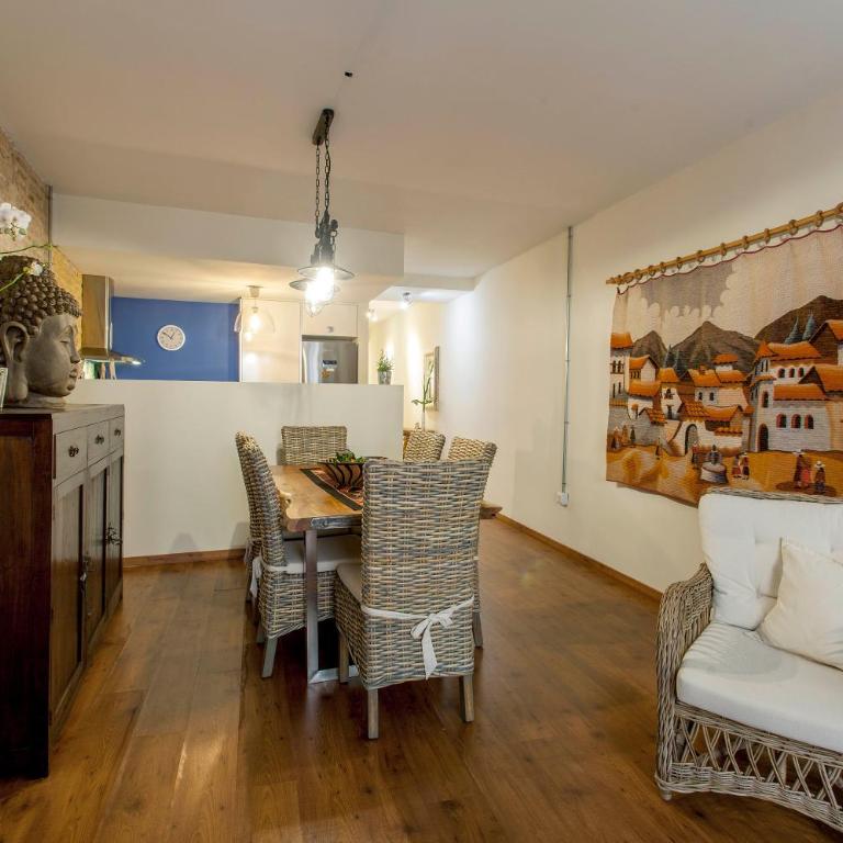 LUXURIOUS & ALLURING HOME IN HISTORIC TOWN (VALENCIA) - Two-Bedroom Apartment - 9
