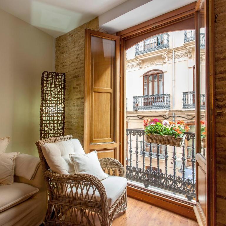 LUXURIOUS & ALLURING HOME IN HISTORIC TOWN (VALENCIA) - Two-Bedroom Apartment - 8