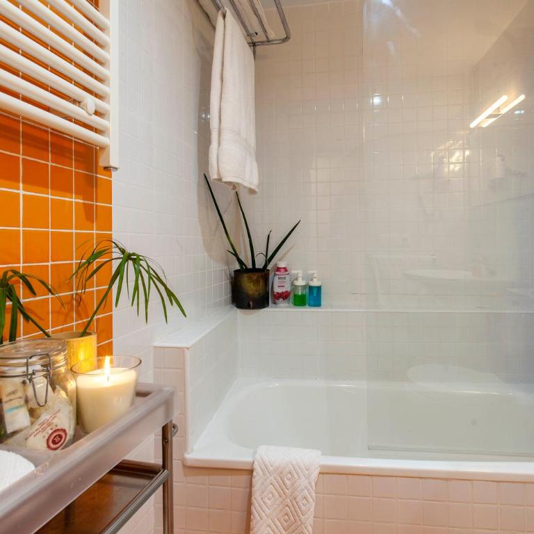 LUXURIOUS & ALLURING HOME IN HISTORIC TOWN (VALENCIA) - Two-Bedroom Apartment - 27