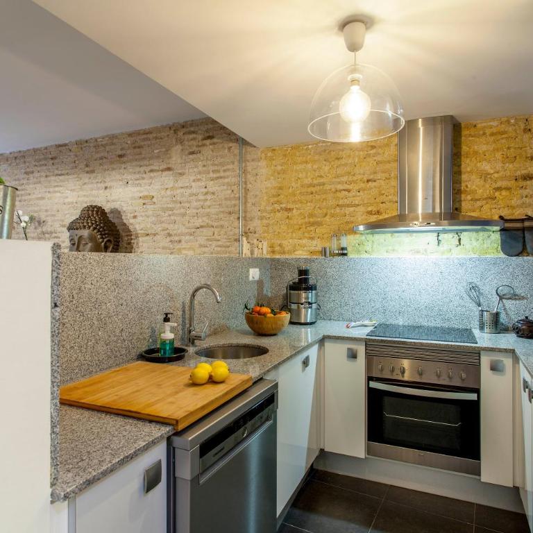 LUXURIOUS & ALLURING HOME IN HISTORIC TOWN (VALENCIA) - Two-Bedroom Apartment - 11