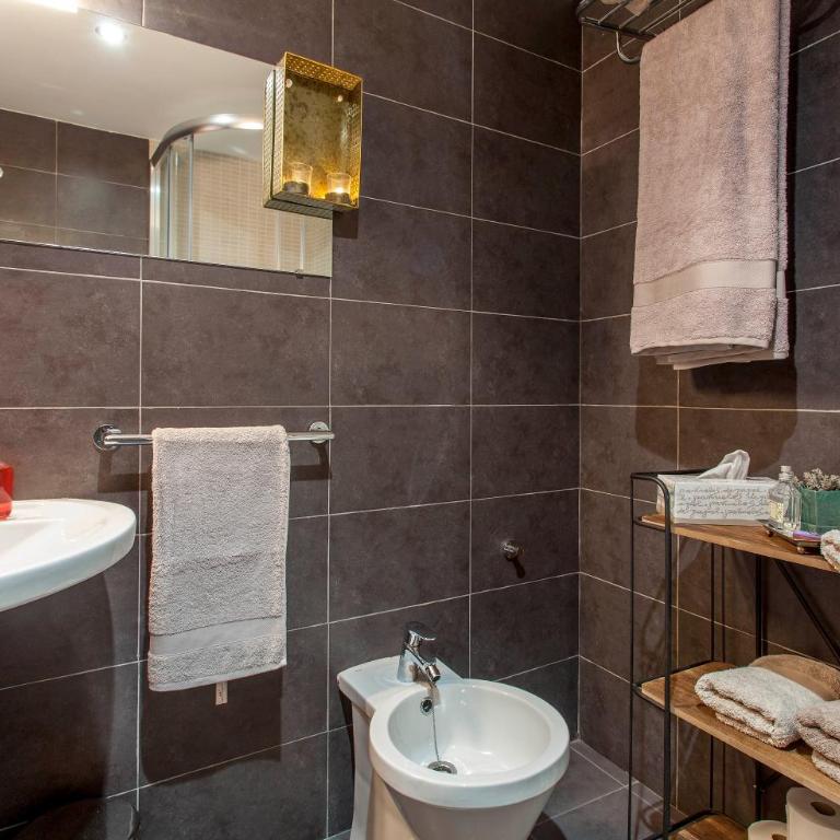 LUXURIOUS & ALLURING HOME IN HISTORIC TOWN (VALENCIA) - Two-Bedroom Apartment - 20