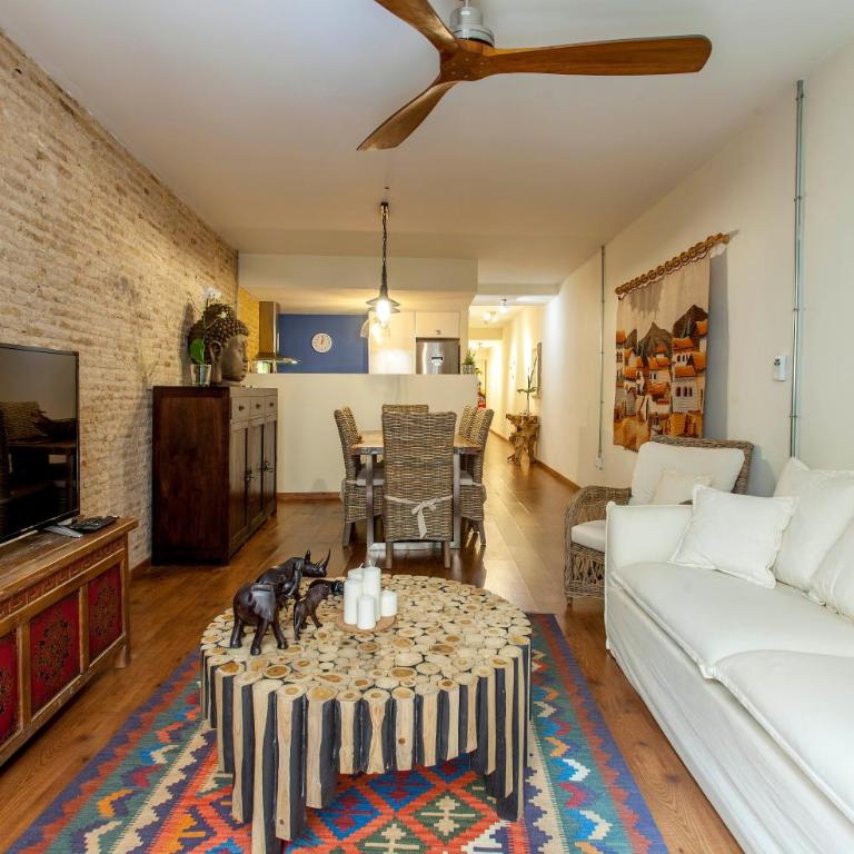 LUXURIOUS & ALLURING HOME IN HISTORIC TOWN (VALENCIA) - Two-Bedroom Apartment - 1