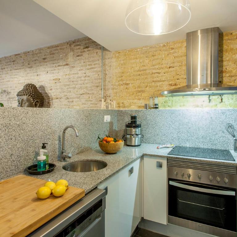 LUXURIOUS & ALLURING HOME IN HISTORIC TOWN (VALENCIA) - Two-Bedroom Apartment - 10