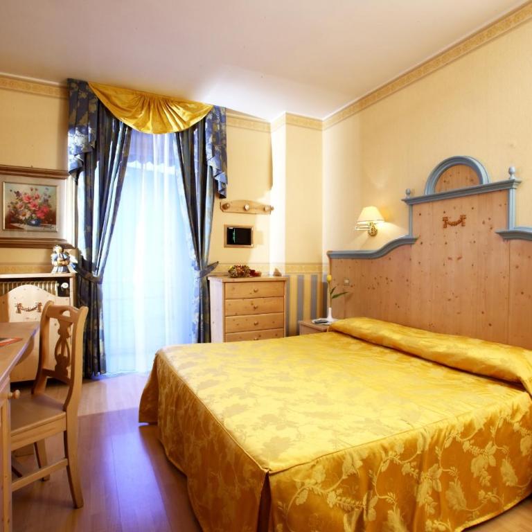 Alexander Hotel Alpine Wellness Dolomites - Doppelzimmer mit Bergblick - 4