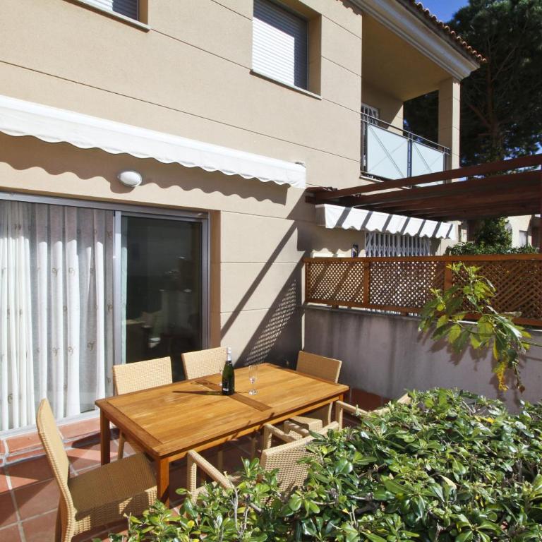 Olivers Planet Costa Dorada - Three-Bedroom Vacation Home - 2