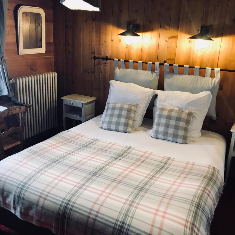 Le Coin Savoyard - Chambre Familiale - Vue sur Jardin - 10 - 11