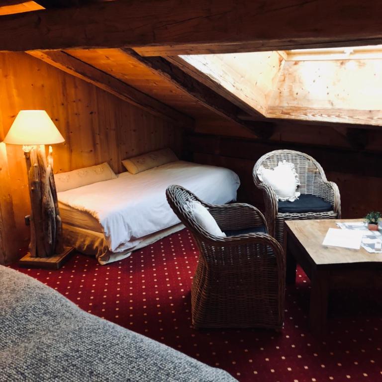 Le Coin Savoyard - Chambre Lits Jumeaux Mansardée 16 - 9