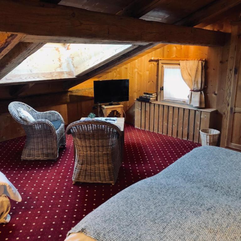 Le Coin Savoyard - Chambre Lits Jumeaux Mansardée 16 - 12