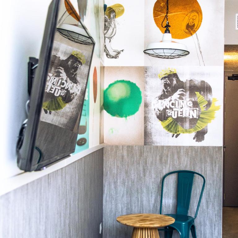 Unite Hostel Barcelona - Quadruple Room with Private Bathroom - 2