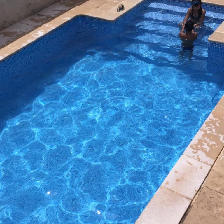 Casa con Gran Piscina particular cerca playa - Casa Unifamiliar de 3 dormitorios - 1