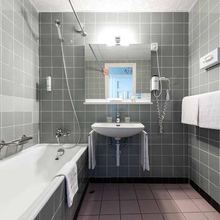 Grand Hôtel des Rasses & Wellness - Double Room with Mountain View - 9