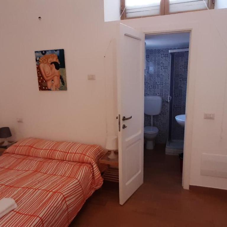Casa Laura Oliva Mancini - Camera Familiare con Bagno Privato - 6