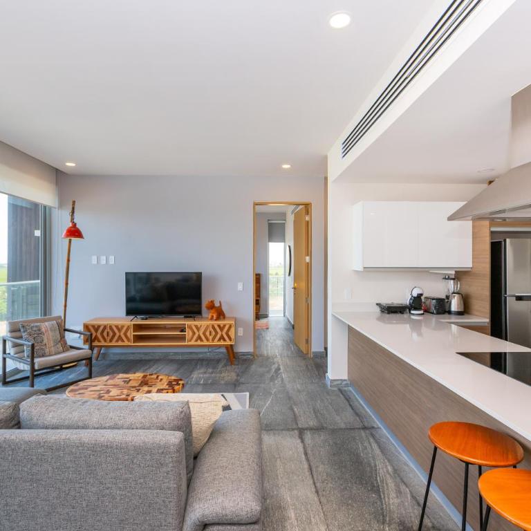 Ocean view condo - Beach, pool & jacuzzi! - Two-Bedroom Apartment - 2