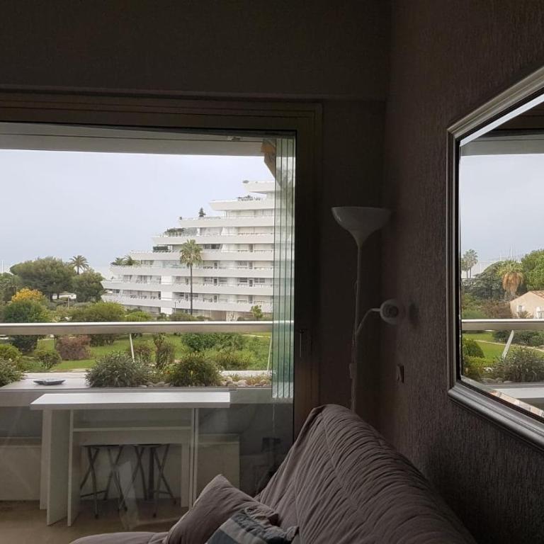 Lovely apartment in Marina Baie des Anges- Baronnet - Sew view, free parking spaces on site, restaurants, beach, supermarket - Apartamento de 1 dormitorio - 56