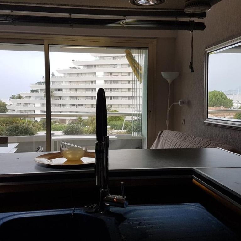 Lovely apartment in Marina Baie des Anges- Baronnet - Sew view, free parking spaces on site, restaurants, beach, supermarket - Apartamento de 1 dormitorio - 40