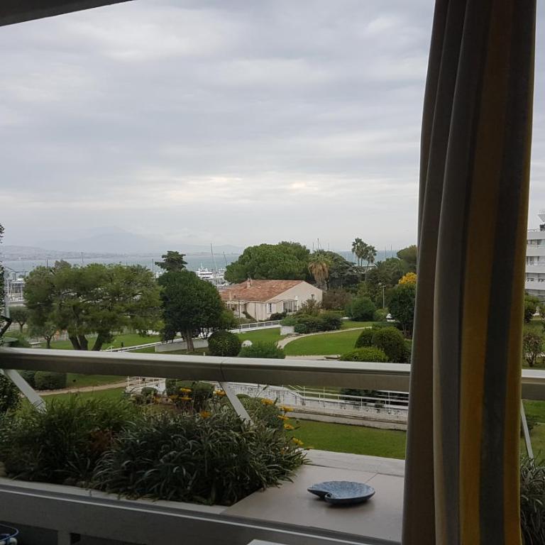 Lovely apartment in Marina Baie des Anges- Baronnet - Sew view, free parking spaces on site, restaurants, beach, supermarket - Apartamento de 1 dormitorio - 55