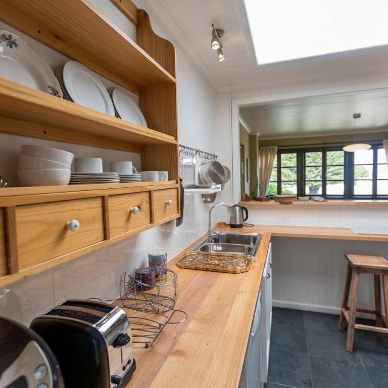 Puerto Bories House, holiday home rentals in Patagonia - Four-Bedroom House with Sea View - 4