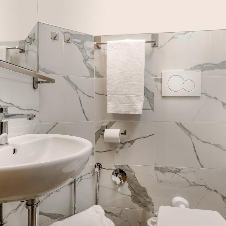 Residenza Conte di Cavour & Rooftop - dBe Hotels - Camera Matrimoniale Classic - 10