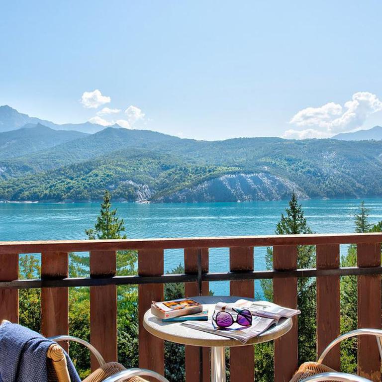 Village Club Les Hyvans - Chambre Simple - Vue sur Lac - 1
