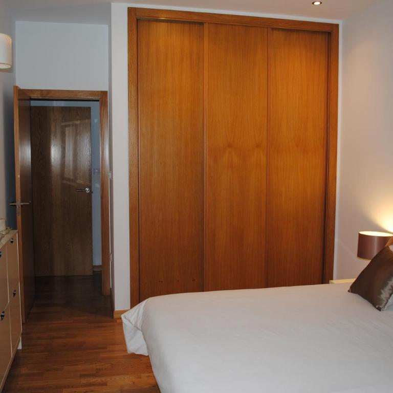 Piso en antiguo palacete del casco histórico - Two-Bedroom Apartment - 13