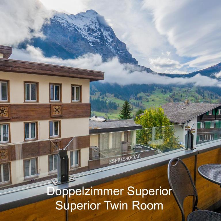 Hotel Hirschen - Grindelwald - Superior Doppelzimmer mit Balkon und Bergblick - 11