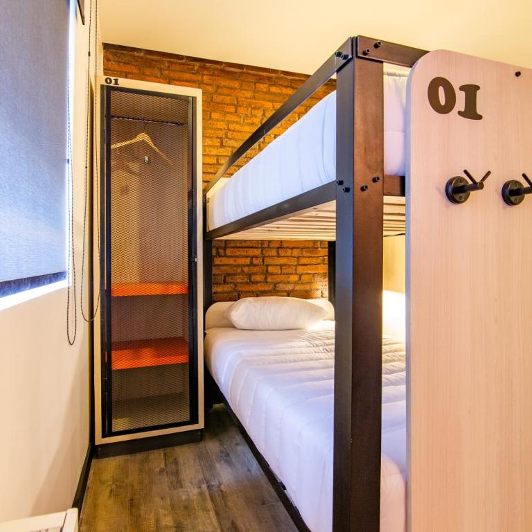 Hostal Boutique Black Cat - Cama individual en habitación compartida - 4 camas - 5