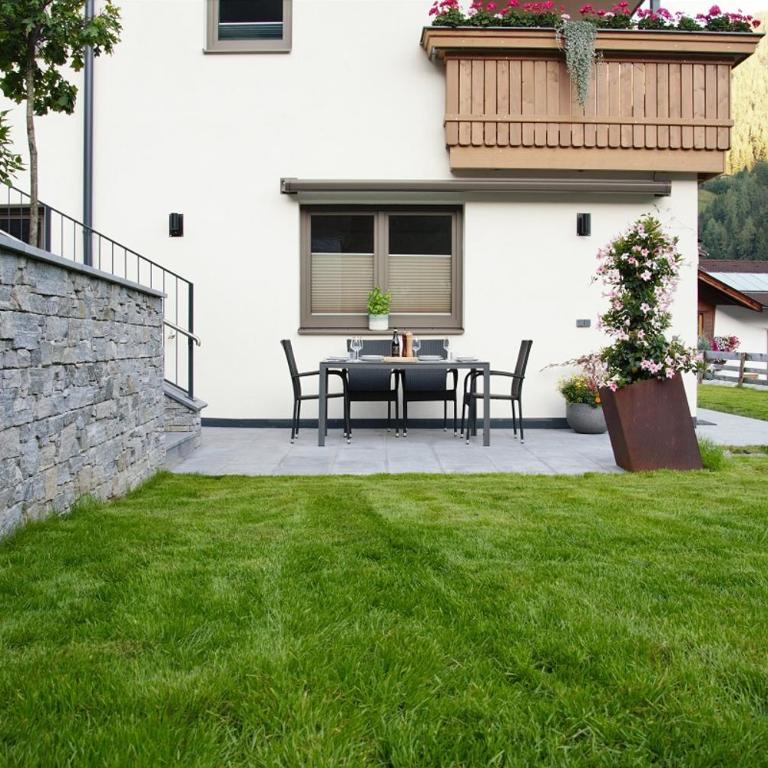 Berg' & Bluamen Appartements Stubai - Apartment mit 2 Schlafzimmern - 1