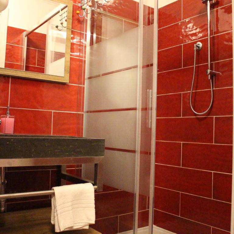 Iris Guest House - Camera Tripla con Bagno Privato - 3