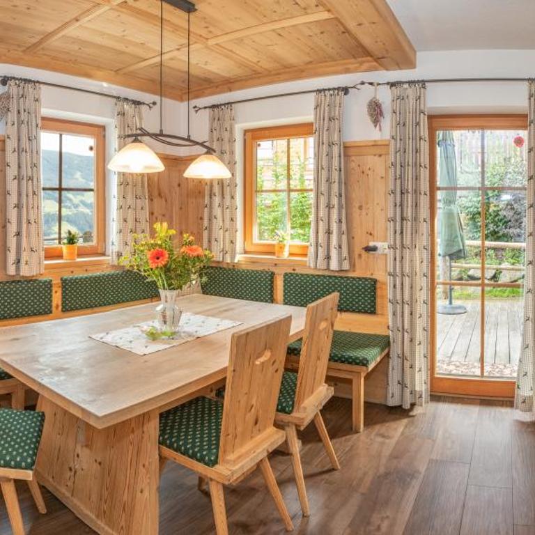 Kama Alm - Chalet mit Balkon und Terrasse - 4