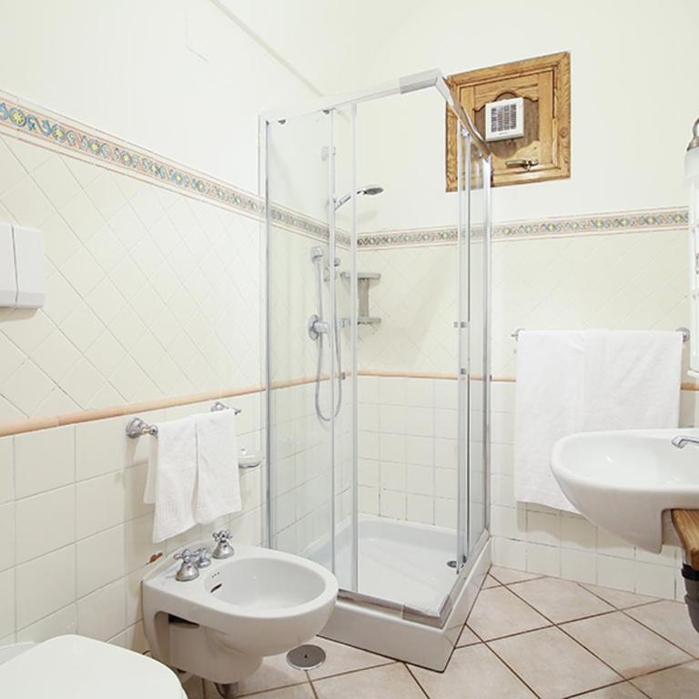 Colle dell'Ara - Camera Matrimoniale con Bagno Privato Esterno - 6