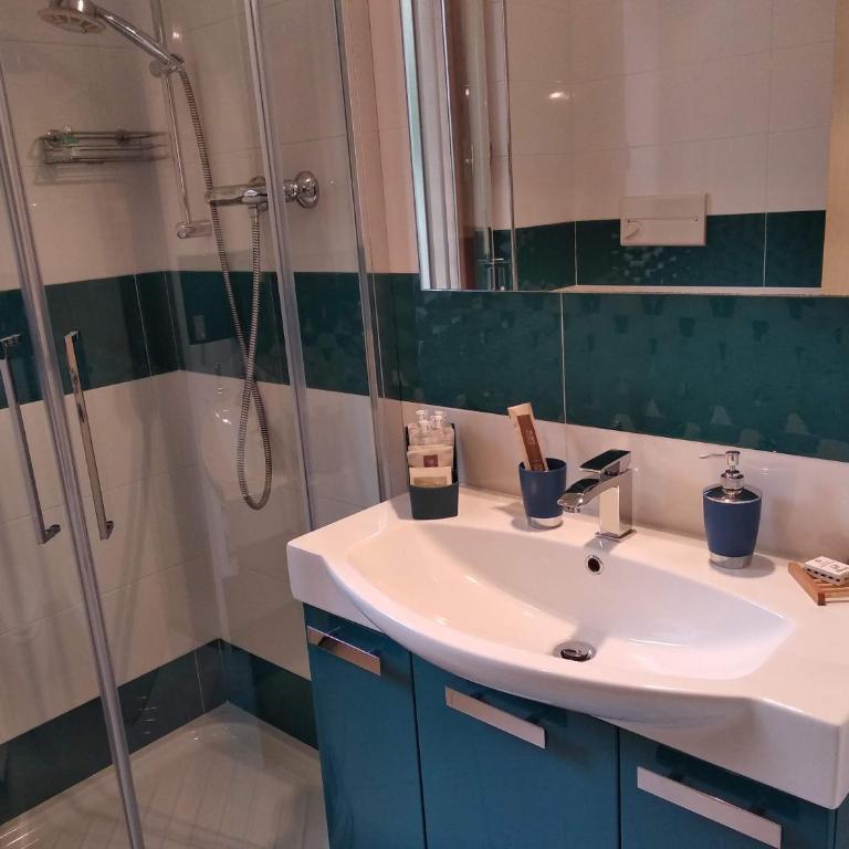 Villa Fiori - Appartamento Deluxe con 2 Camere da Letto e Vista Giardino - 9
