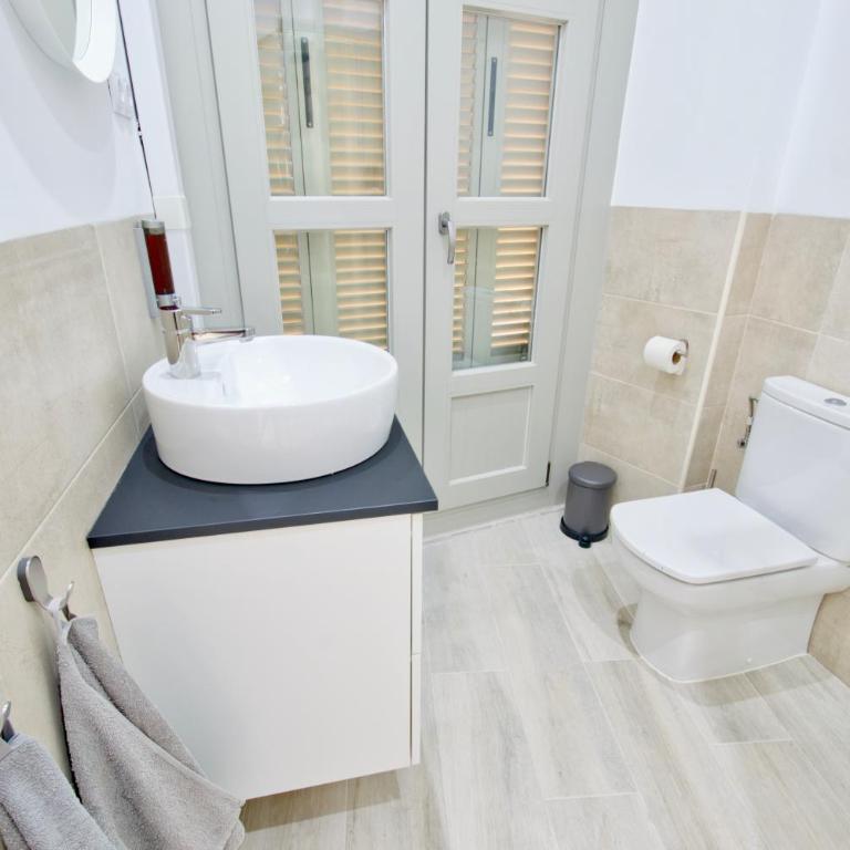 MalagaUrbanRooms - Central Suites - Apartamento de 1 Dormitorio con balcón y vistas a la ciudad - 5