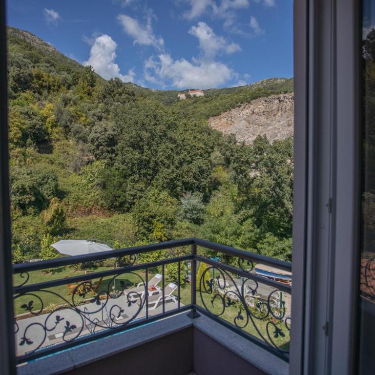 Apartments Gvozdenovic - Studio with Pool View - 4