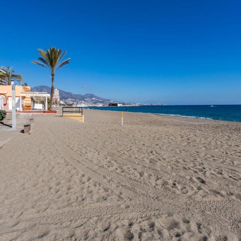 Fuengirola. Bonito apartamento en Paseo Marítimo. Espectaculares vistas al mar. Primera línea - Apartamento con vistas al mar - 5
