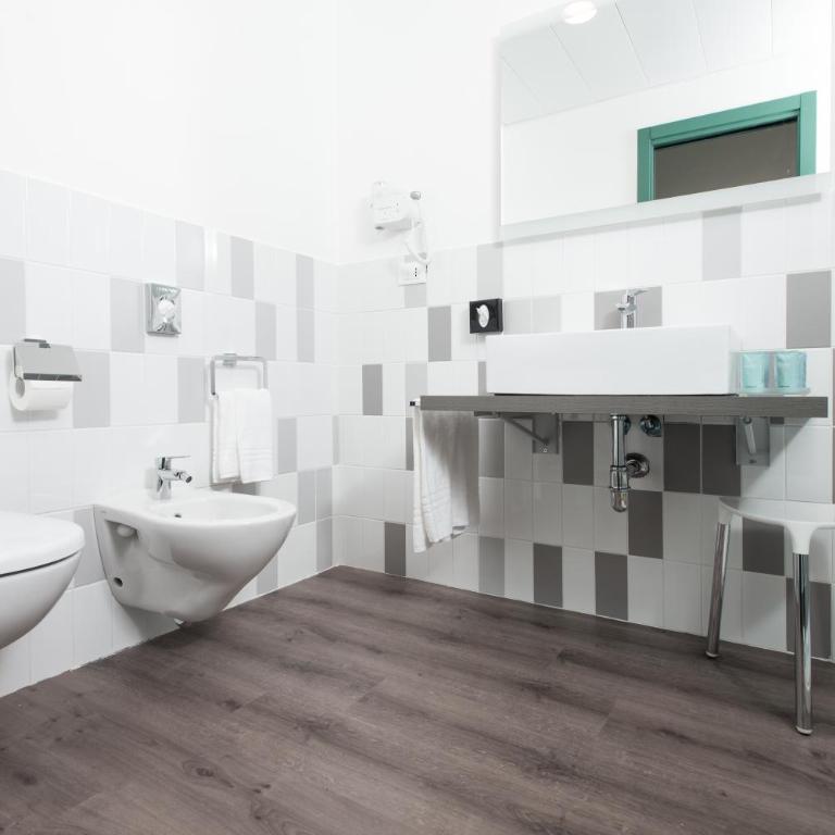 Smart Hotel Napoli - Camera Standard Matrimoniale o Doppia con Letti Singoli con vista interna in galleria - 19