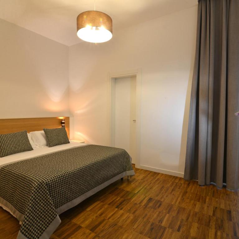 San Domenico's Rooms - Camera Matrimoniale con Bagno Privato - 2
