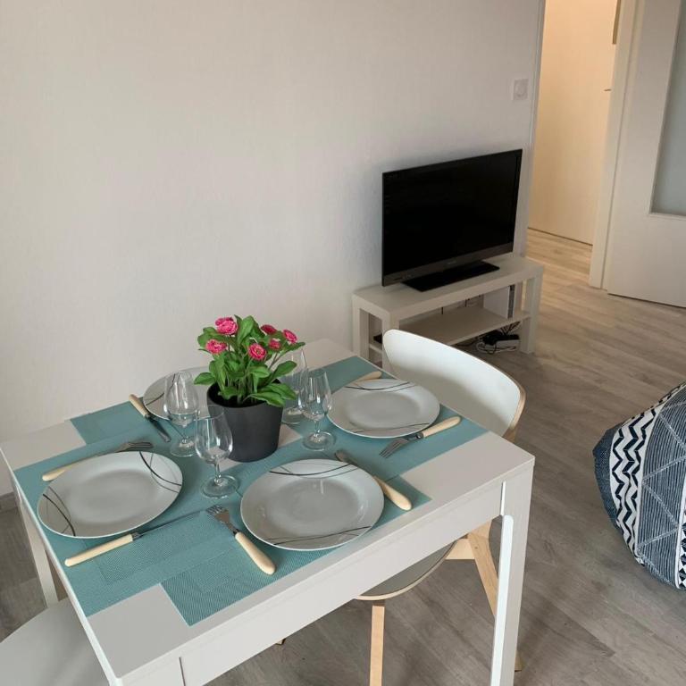 Charmant studio avec climatisation et parking - Apartamento con vistas a las montañas - 14