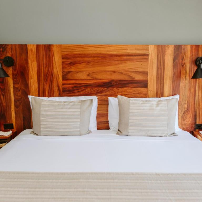 SIX TWO FOUR Urban Beach Hotel - Standard King Room - 3