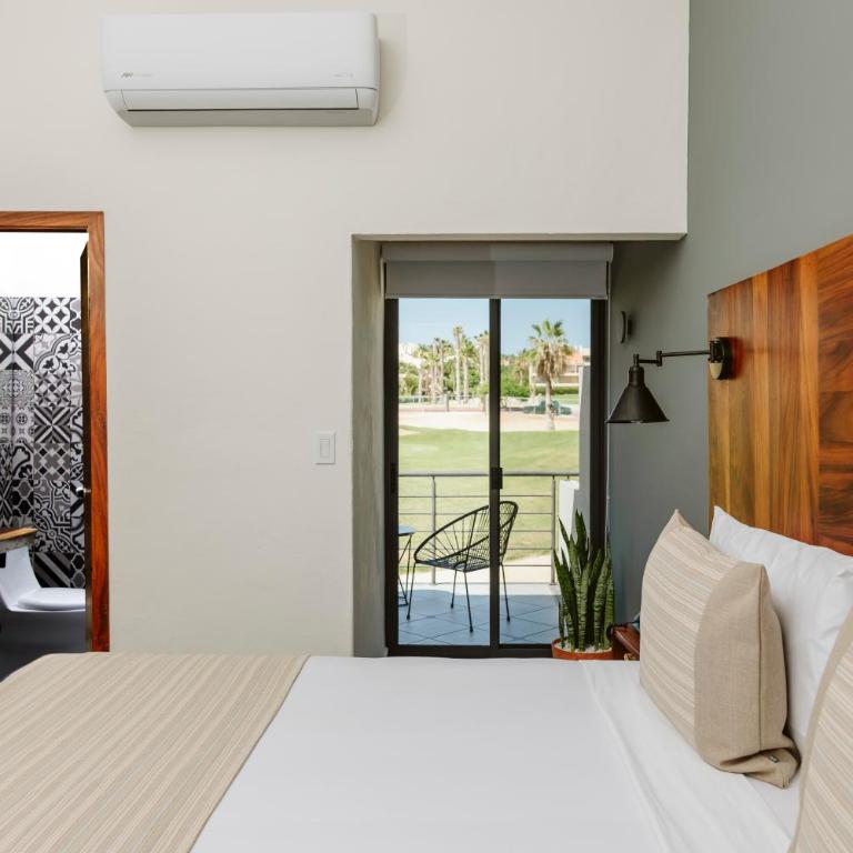 SIX TWO FOUR Urban Beach Hotel - Standard King Room - 7
