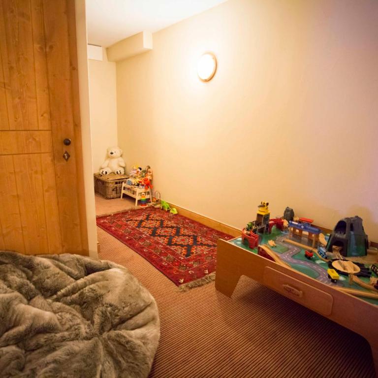 Huge Superior 4 Bedroom Apartment, Arc 1950, Les Arc, Spaciously Sleeps 8 to 10 over two floors, Ski In Ski Out - Apartment - 20