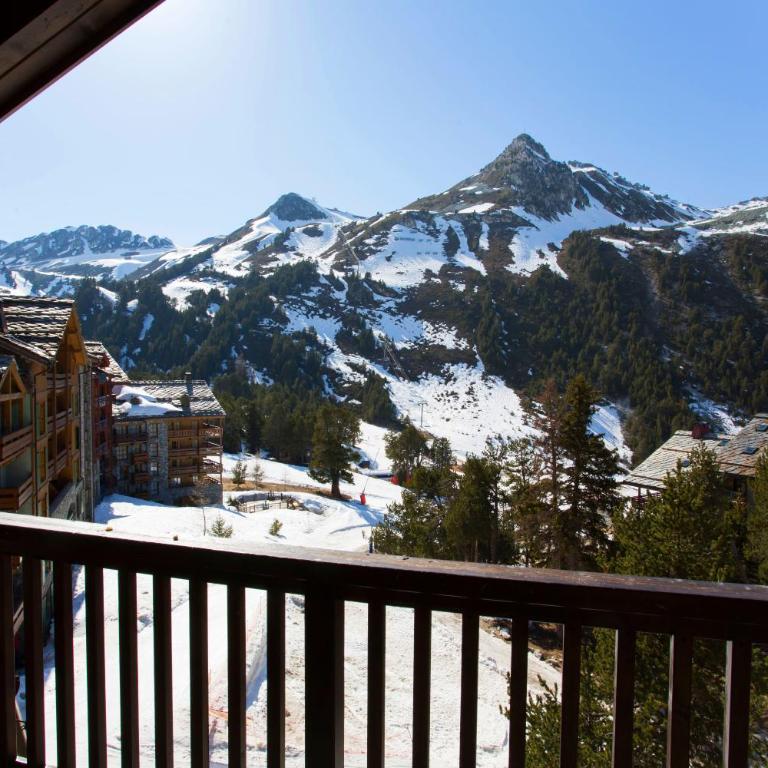 Huge Superior 4 Bedroom Apartment, Arc 1950, Les Arc, Spaciously Sleeps 8 to 10 over two floors, Ski In Ski Out - Apartment - 27