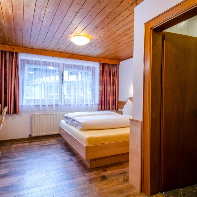 Hotel Garni Golfais - Standard Doppelzimmer - 1