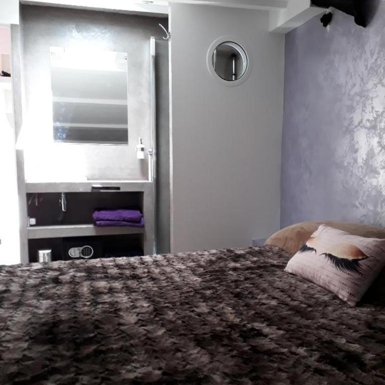 Chambres d'Hotes NATURISTE, Village Naturiste Cap d'Agde, Draps, Serviette, Café, Menage inclus en fin de sejour - Petite Chambre Double - 8