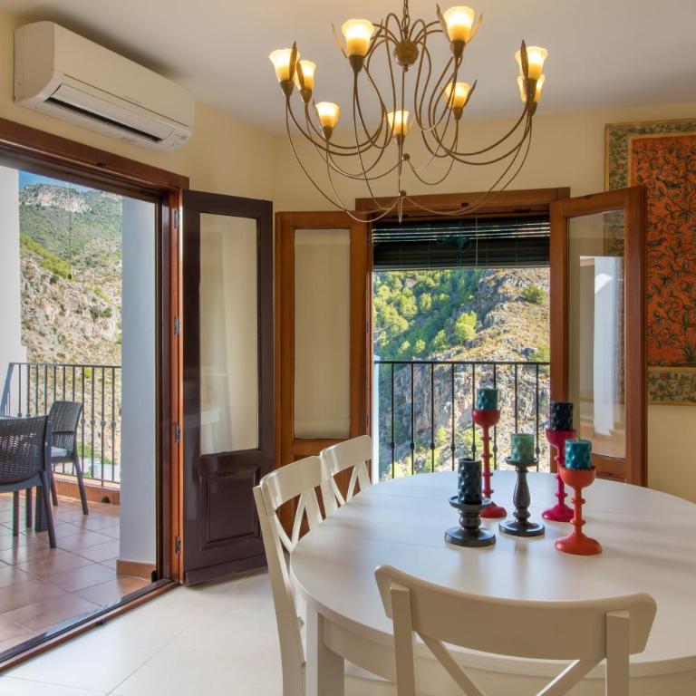 Quiet house in village center with mountains views - Casa - 2