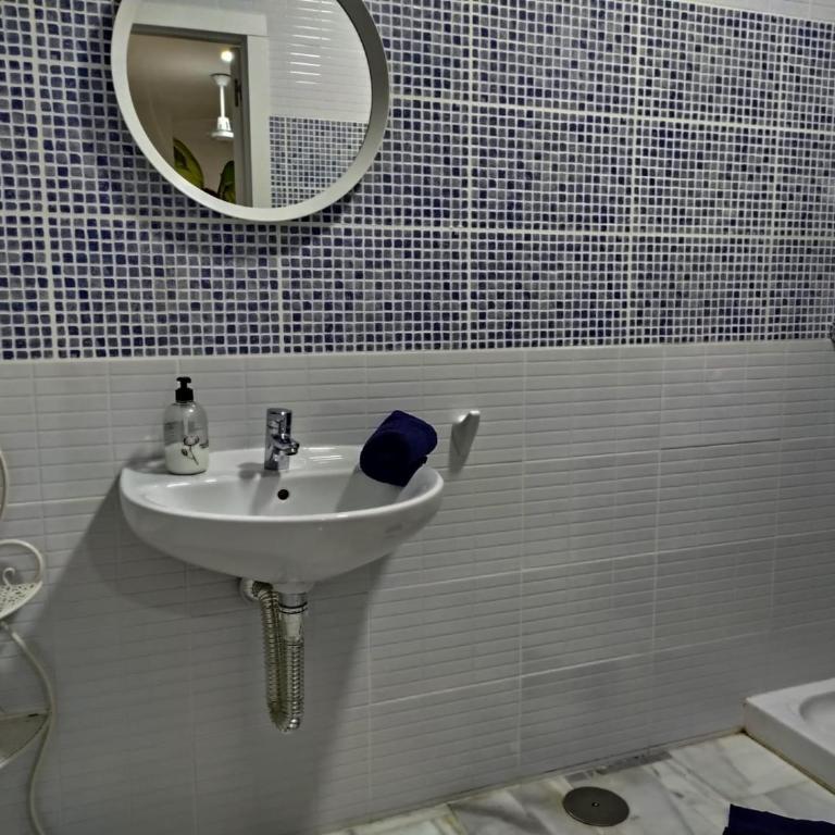 Málaga Centro Hostel - Habitación Doble con baño privado - 2 camas - 4